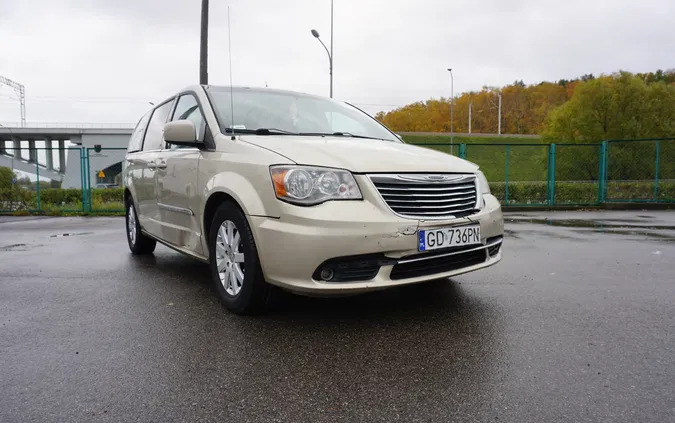 samochody osobowe Chrysler Town &amp; Country cena 26990 przebieg: 247000, rok produkcji 2014 z Gdańsk